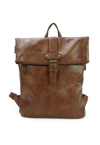 Bruine nep leren rugzak met een omklapbare klep, ritssluiting, verstelbare banden en gouden hardware acenten. Gestructureerd oppervlak.