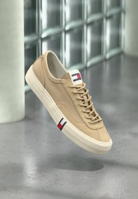 Επιλέχθηκε, gentle gold-coloured