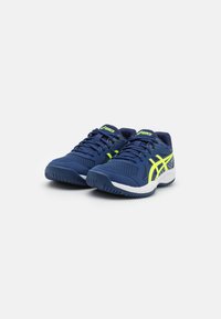 ASICS UPCOURT - Boty na házenou - blue expanse/safety yellow