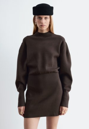 & OTHER STORIES, & OTHER STORIES KNITTED MOCK-NECK MINI DRESS - Robe pull - dark brown