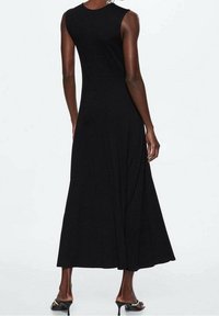 Mango Robe pull - black