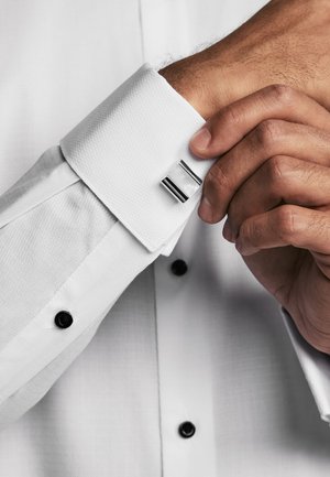 Next TEXTURED DOUBLE CUFF LONG SLEEVE WITH WING COLLAR AND BOW TIE PACK - Business skjorter - white