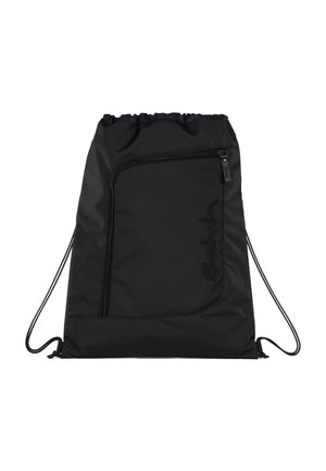 Schwarz nylon Drawstring-Tasche mit einer vorderen Reißverschlusstasche, runder Form, glatter Textur und gesticktem Logo-Detail an der Seite.