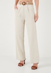 LELA REGULAR FIT - Pantaloni - beige