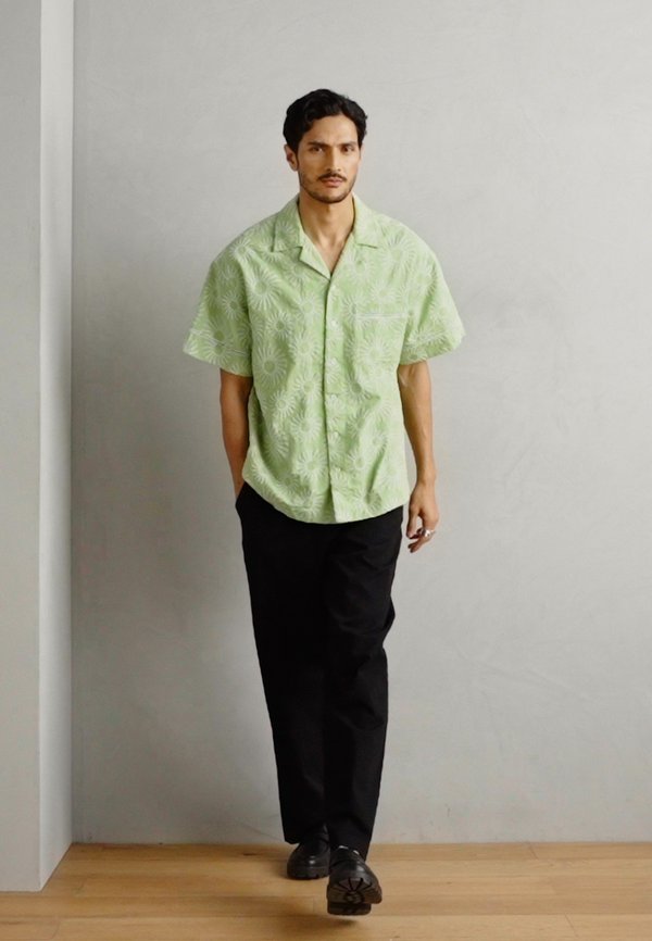 RELAXED FIT - Shirt - pistachio2
