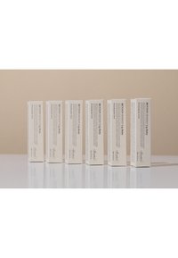 Benton HONEST LIP BALM - Läppbalsam