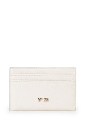 Portacarte in pelle bianca con tre slot per carte e piccolo logo dorato "V° 73" al centro davanti.