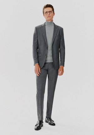 - Marynarka garniturowa