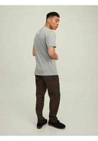 Jack & Jones PREMIUM JPRBLUARCHIE SS CREW NECK NOOS - Marškinėliai su spaudiniu - light grey melange