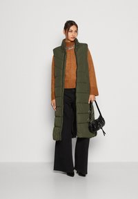 Noisy May NMDALCON LONG VEST - Vest - kombu green