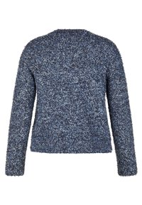 Flauschiger Strickpullover in unterschiedlichen Blautönen, mit Rundhalsausschnitt und langen Ärmeln. Weiche Textur mit einem etwas lockeren Schnitt.