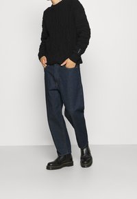 Carlo Colucci Trui - black
