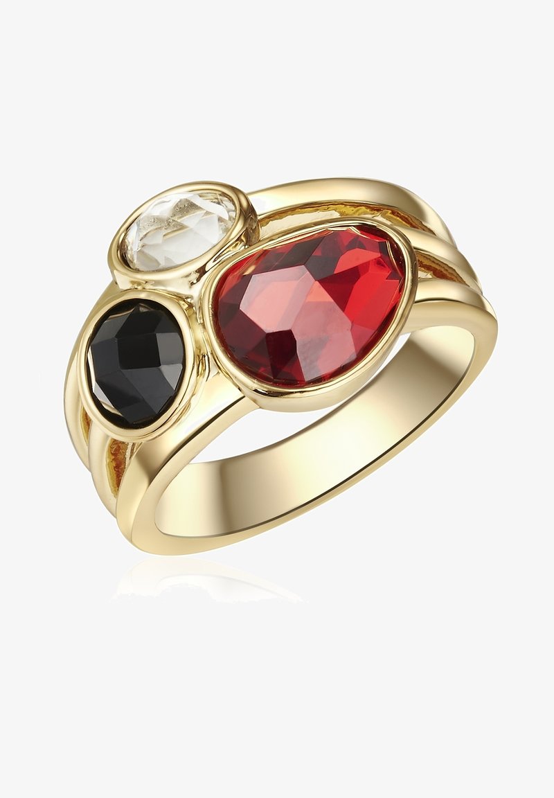Anillo en tono dorado que presenta tres piedras facetadas: clara, roja y negra, en un diseño en espiral con una banda lisa y acentos texturizados.