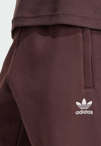 adidas Originals ESS PT - Tracksuit bottoms - shadow brown