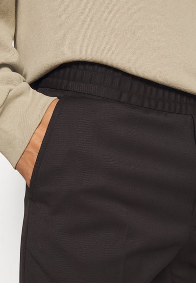 Filippa K TERRY CROPPED TROUSER - Püksid - dark brown