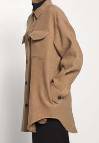 DESIGNERS REMIX Klassisk kappa / rock - camel