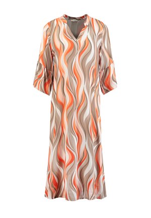Langes Kleid mit 3/4 Glockenärmeln, V-Ausschnitt und abstrakten wellenförmigen Streifen in Orange, Beige, Braun und Weiß auf leichtem Stoff.