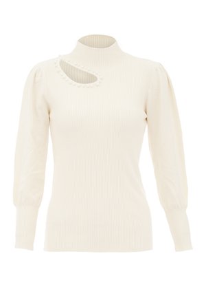Ribbet hvid turtleneck sweater med puffede lange ærmer, der har en udskæring ved halsen prydet med små dekorative perler.