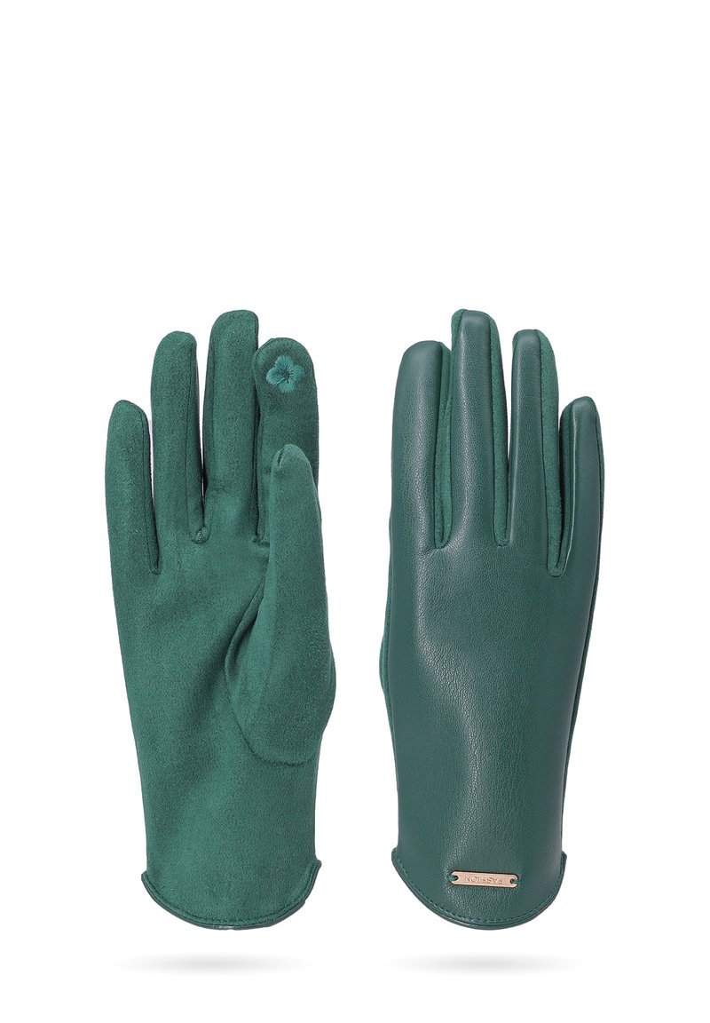 Guanti verdi realizzati con una combinazione di pelle liscia e morbida suede. Presentano un accento floreale nella parte superiore e un'etichetta metallica vicino al polso.
