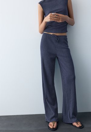 PULL&BEAR WIDE-LEG - Nadrágok - dark-blue denim