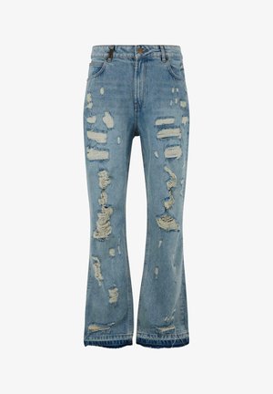 Jeans din denim de un albastru deschis, uzate, cu tiv larg, având multiple tăieturi și margini desfăcute, design cu cinci buzunare și sistem de închidere cu nasture metalic.