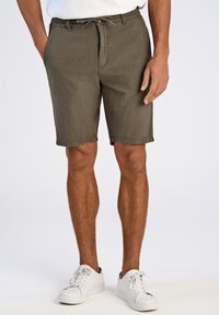 Lindbergh Shorts - army