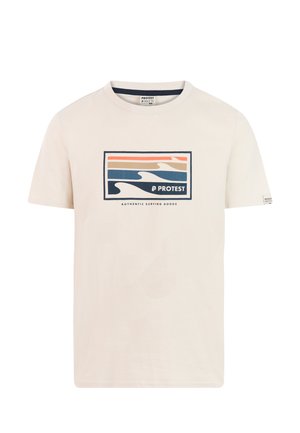 Krémové bavlnené tričko s krátkymi rukávmi, ktoré má obdĺžnikovú vlnovú grafiku v oranžovej, modrej a béžovej farbe. Text znie "ORIGINÁLNE SURFOVACIE VÝROBKY."