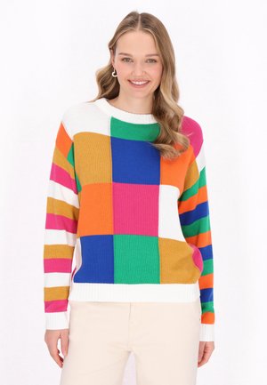 Maglione lavorato a maglia multicolore con un design patchwork caratterizzato da grandi quadrati in arancione, blu, verde, rosa e strisce gialle. Tessuto a maglia testurizzato.