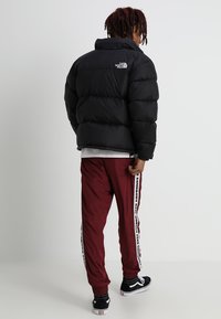 The North Face 1996 Retro Nuptse Jacket Unisex Daunenjacke Black Schwarz Zalando De