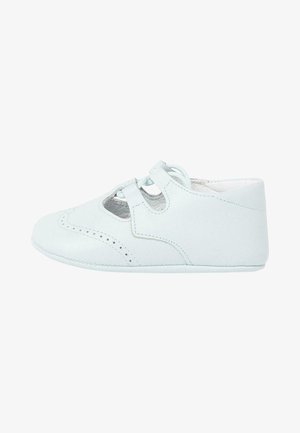 Soeheles sinine nahast king, millel on külgedel lõike detailid, ümarad varbad ja kaks dekoratiivset rihma peal. Pehme tekstuuriga materjal.