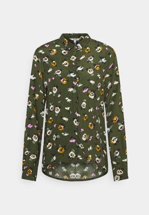 Grøn skjorte med lange ærmer og krave, prydet med et blomstermønster i hvid, gul og pink. Blød tekstur og afrundet kantdesign.