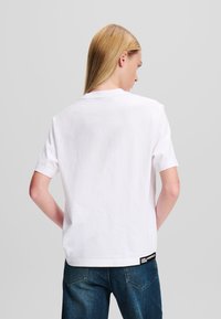 Karl Lagerfeld Jeans PRINT - Apdrukāts T-krekls - white