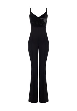 Schwarzer Jumpsuit mit tailliertem Oberteil und ausgestellten Beinen. Hat einen gefalteten oberen Bereich und schmale Träger, aus glattem Stoff gefertigt.