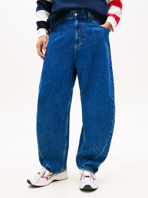 Tommy Jeans ASHTON TWISTED SEAM LOOSE BARREL LEG JEANS - Φαρδύ τζιν - denim medium