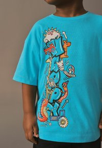 Next SHORT SLEEVE GRAFFIC - REGULAR FIT - Triko s potiskem - turquoise blue
