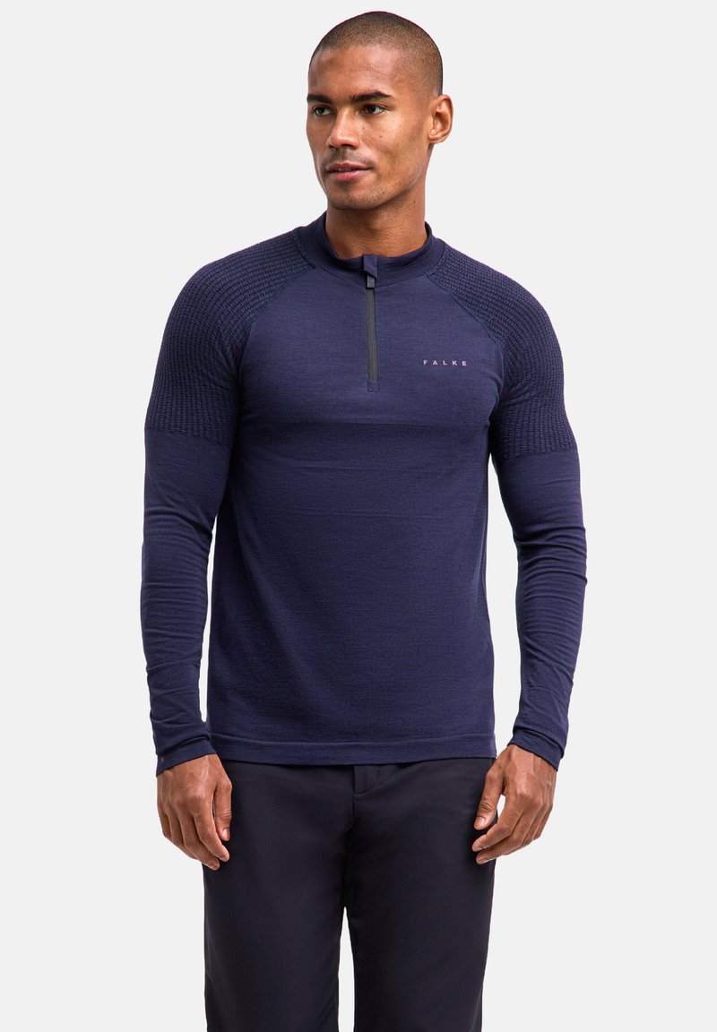 Marineblaues, langärmeliges Sportoberteil mit einem Viertelreißverschluss, strukturierten Schulterpaneelen und einem figurbetonten Schnitt. Logo auf der Brust positioniert.