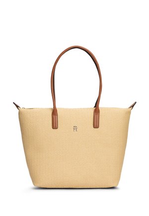 Sac fourre-tout tissé beige avec des poignées en cuir marron et un petit logo métallique centré sur le devant.