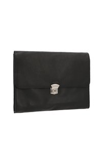 Sort læderkuvert-clutch i stil med en kuvert med en tekstureret finish, sølvfarvet metalspænde og en glat flap. Enkel design uden synlige mønstre.