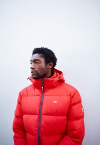 Tommy Jeans ESSENTIAL JACKET - Dunjakker - deep crimson
