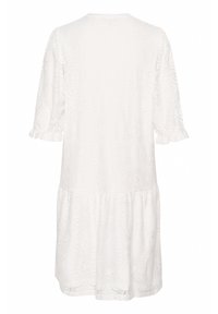 Vit klänning med korta volangärmar, blommönstrad broderi, flerlagersdesign och rundad halsringning, med en strukturerad textil.