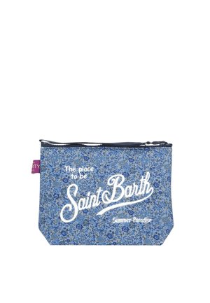 Bustina con cerniera con motivo floreale blu con testo bianco "The place to be Saint Barth Summer Paradise" e una piccola etichetta laterale rosa.