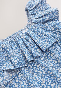 Niewybrane, blue ditsy