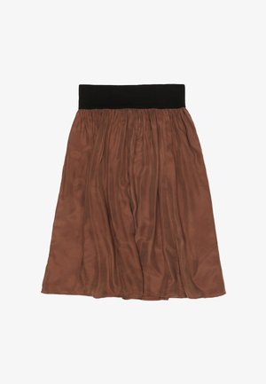 Pruun siidjas midi-seelik, millel on kogutud kangas ja lai must elastne vöökoht, laotatud valgel taustal.