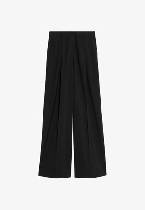 Pantalones de pierna ancha negros con cintura alta, que presentan plisados marcados, tela suave y un corte a medida. Sin cierres visibles.