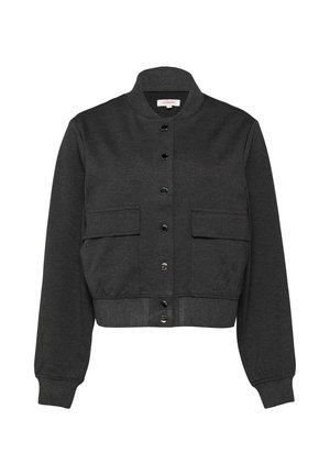 Geknipte donkergrijze pulloverjack met eenstaande kraag, zes voorknopen, twee borstzakken, en geribde zoom en manchetten in een gestructureerde stof.