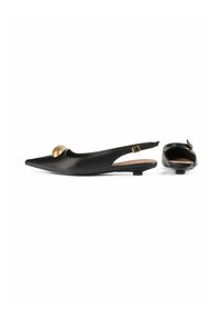 Crne slingback balerinke s oštrim nosom, glatkom kožom, zlatnim detaljem u obliku kuglice i niskim potplatima. Podesivi remen na leđima.