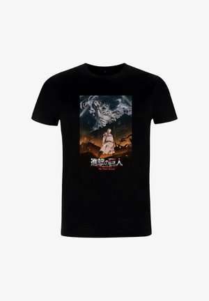 Zwarte T-shirt met een kleurrijke grafische print van "Attack on Titan", met afbeeldingen van personages en een dramatisch achtergrondscène.