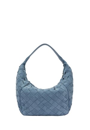 Blaue Wildlederhandtasche mit gewebtem quadratischem Muster und einem einzelnen Riemen, entworfen zum Tragen über der Schulter oder in der Hand.