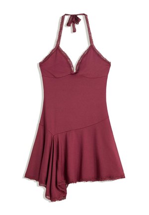 Robe halter bordeaux avec une bordure en dentelle, dotée d'un décolleté en V, d'un corsage ajusté et d'un ourlet asymétrique avec un tissu fluide.