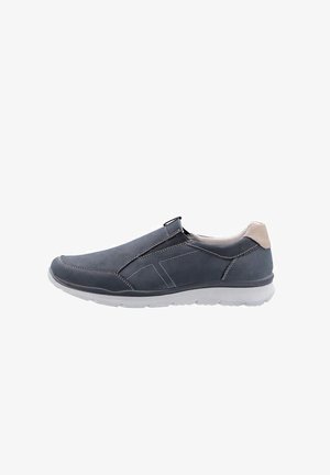 Blauwe instapsneaker met witte zool en beige hielaccent, met zichtbare stiksels en elastische zijpanelen voor gemakkelijk aan- en uittrekken.